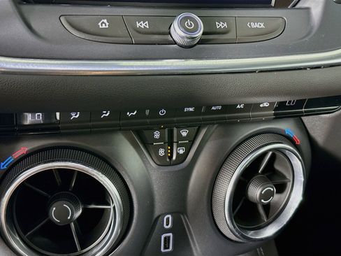 Used 2019 Chevrolet Blazer LT FWD image 17