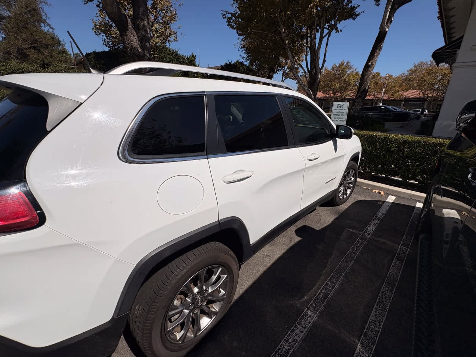 Used 2019 Jeep Cherokee Latitude Plus FWD image 31
