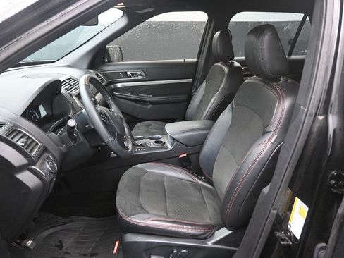 Used 2018 Ford Explorer XLT w/ Equipment Group 202A image 18