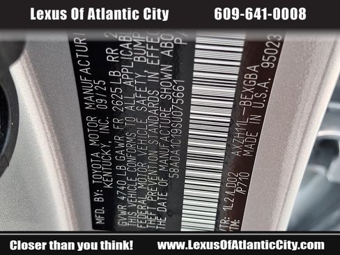 Used 2025 Lexus ES 300h w/ Premium Package FWD image 29