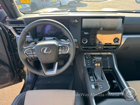 Used 2026 Lexus GX 550 w/ Accessory Package (CT) AWD/4WD image 17
