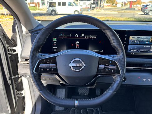 Used 2023 Nissan Ariya AWD image 12
