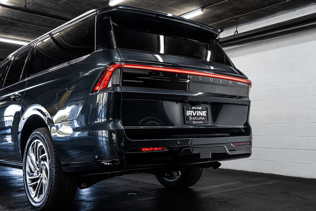 Used 2025 Lincoln Navigator L Reserve AWD/4WD image 16