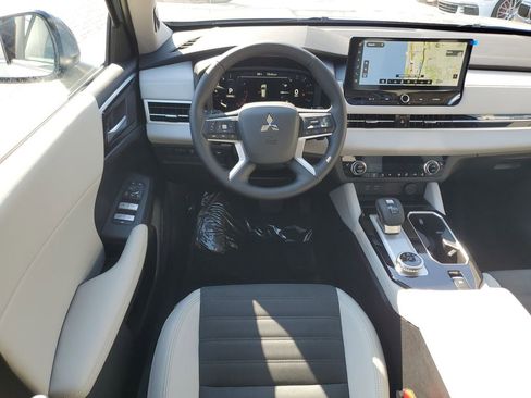 New 2026 Mitsubishi Outlander SE image 15