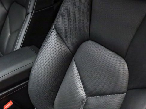 Certified 2026 Porsche Macan AWD/4WD image 23