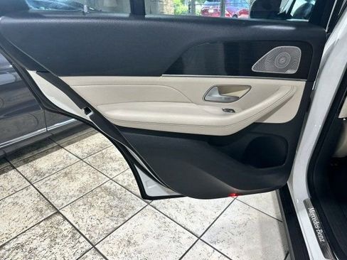 Used 2020 Mercedes-Benz GLE 350 4MATIC w/ Premium Package image 25