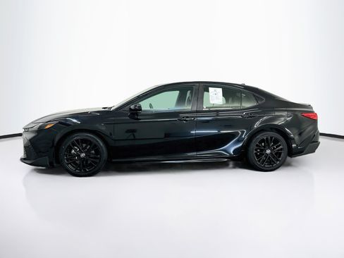 Used 2025 Toyota Camry SE FWD image 4