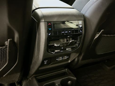 Used 2023 Jeep Grand Cherokee L Limited AWD/4WD image 28