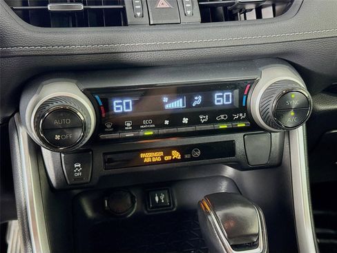 Used 2019 Toyota RAV4 XLE Premium FWD image 18