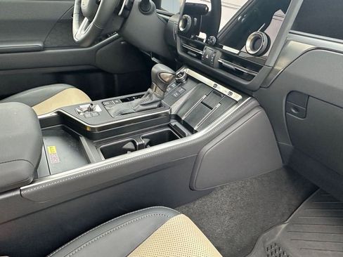 Used 2025 Lexus GX 550 image 18