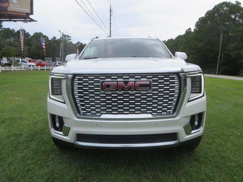 Used 2023 GMC Yukon Denali AWD/4WD image 3