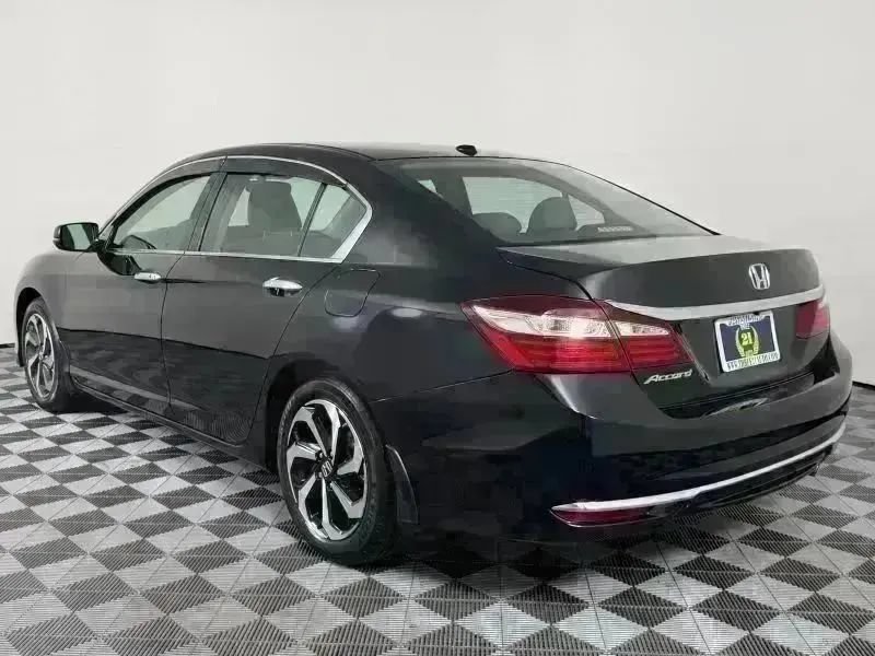 Used 2017 Honda Accord EX image 12