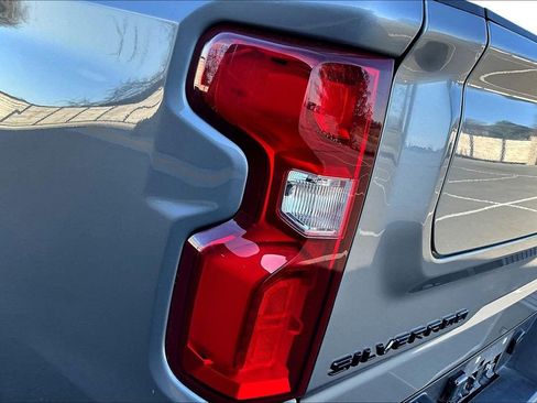 Used 2024 Chevrolet Silverado 1500 ZR2 w/ Technology Package AWD/4WD image 24