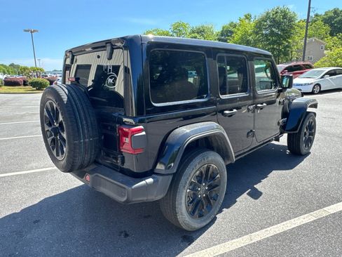 Used 2025 Jeep Wrangler Unlimited Sahara w/ Safety Group AWD/4WD image 5