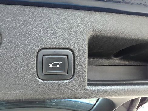 Used 2020 Chevrolet Equinox LT image 16