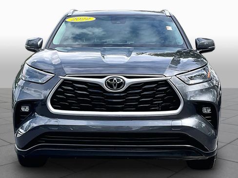 Used 2022 Toyota Highlander XLE FWD image 4