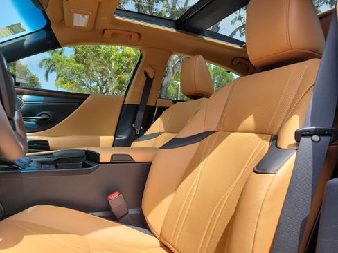 Used 2022 Lexus ES 350 Ultra Luxury w/ Accessory Package 2 FWD image 19
