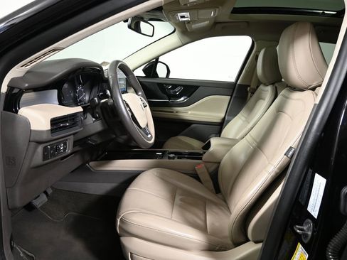 Used 2022 Lincoln Corsair AWD w/ Premium Package image 3