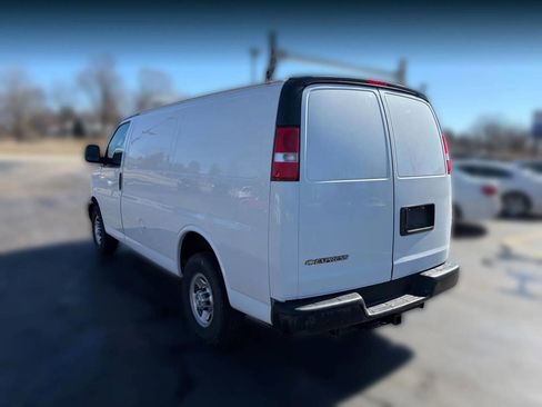 Used 2017 Chevrolet Express 2500 image 5