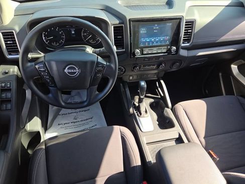 Used 2024 Nissan Frontier SV AWD/4WD image 8