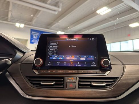 Used 2025 Nissan Altima 2.5 SV FWD image 13