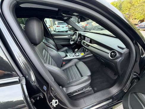 Used 2022 Alfa Romeo Stelvio Veloce AWD/4WD image 14