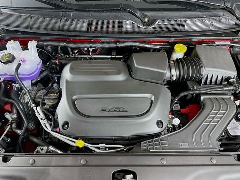 New 2026 Chrysler Pacifica Limited w/ Uconnect Theater Family Group image 18