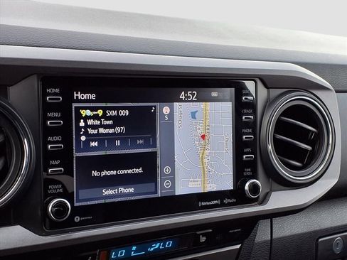 Used 2022 Toyota Tacoma TRD Off-Road image 15