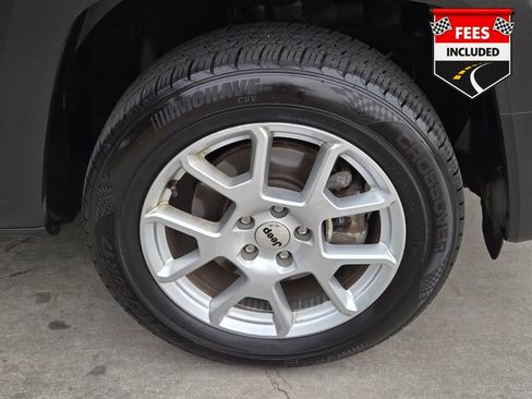Used 2022 Jeep Renegade Latitude w/ Convenience Group AWD/4WD image 9