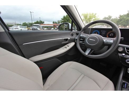 Certified 2025 Hyundai Sonata SE FWD image 9