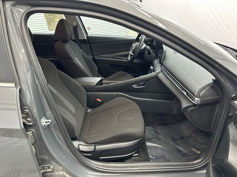 Used 2025 Hyundai Elantra SEL FWD image 13