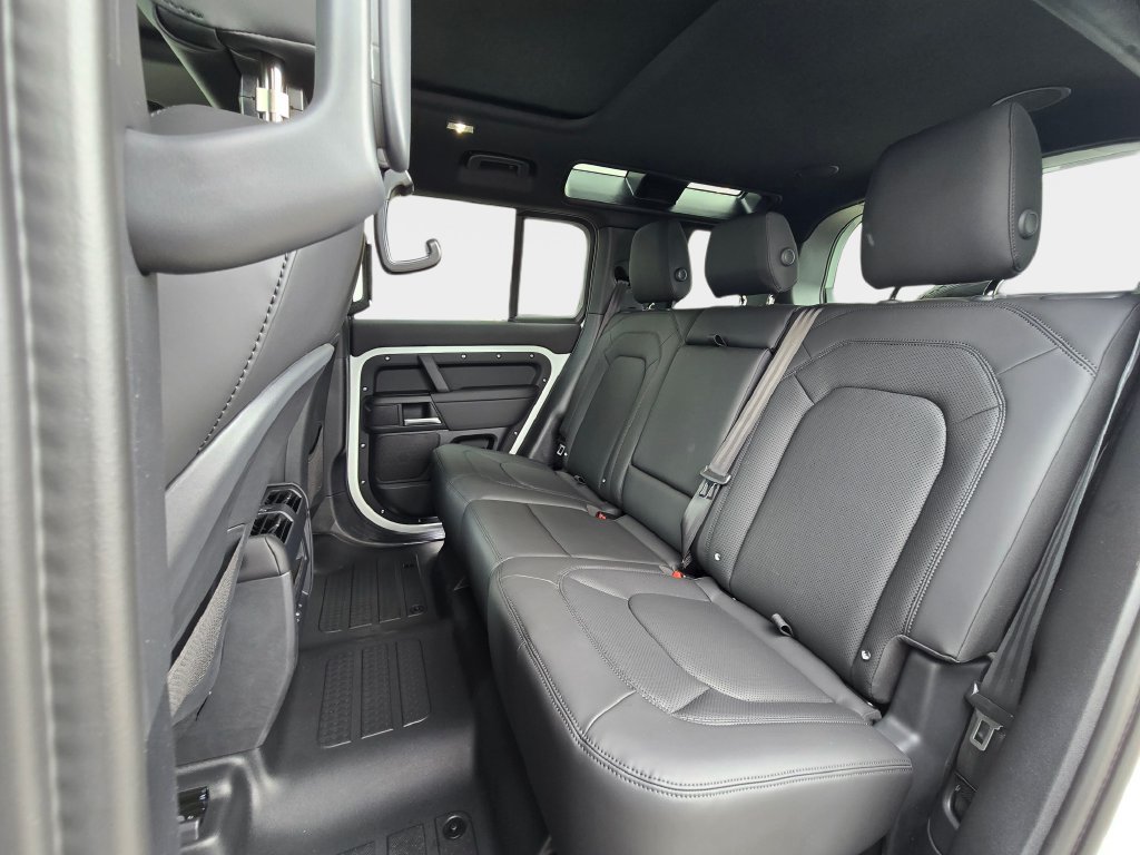 New 2026 Land Rover Defender 110 X-Dynamic SE AWD/4WD image 14