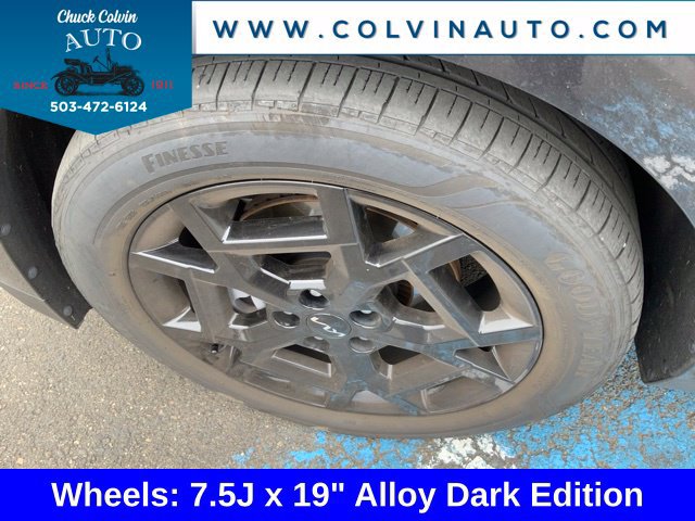 Used 2025 Kia Carnival SX w/ SX Dark Edition Package FWD image 3