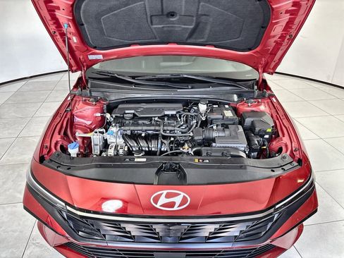 Certified 2025 Hyundai Elantra SEL FWD image 18