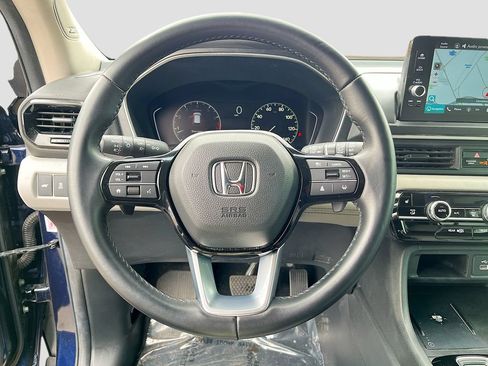 Used 2025 Honda Pilot Touring image 11
