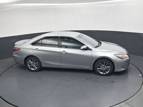 Used 2015 Toyota Camry SE FWD image 33