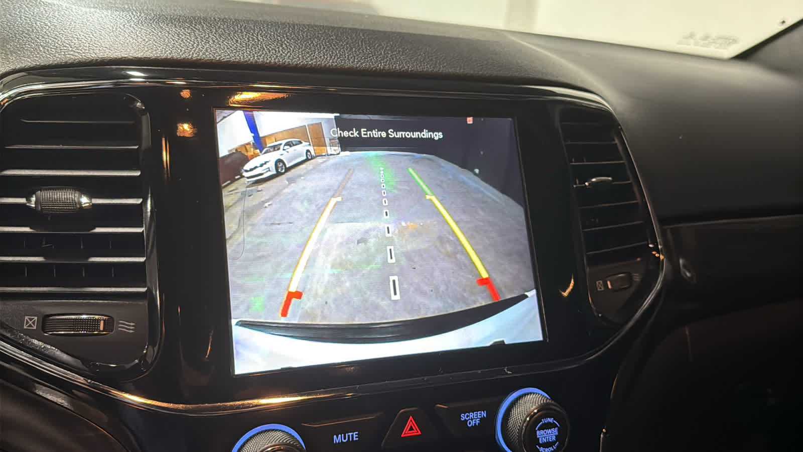 Used 2020 Jeep Grand Cherokee Altitude AWD/4WD image 16
