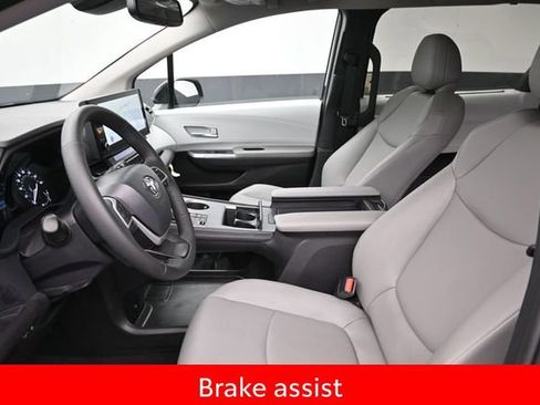 Used 2026 Toyota Sienna XLE AWD/4WD image 13