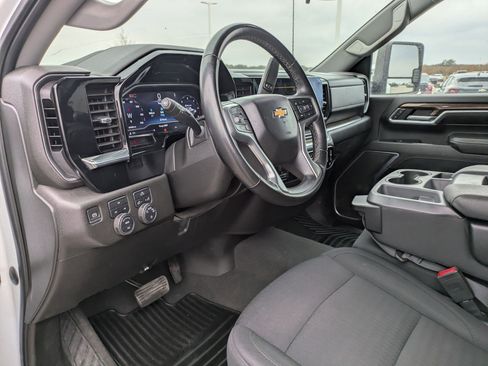 Used 2024 Chevrolet Silverado 3500 LT image 9