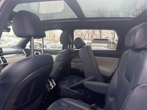 Used 2022 Kia Sorento SX Prestige w/ Panoramic Sunroof Package image 7