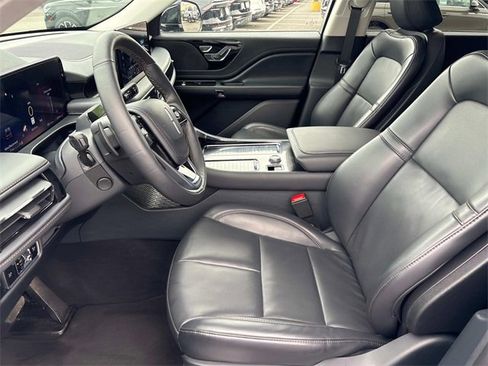 Certified 2025 Lincoln Aviator AWD image 29