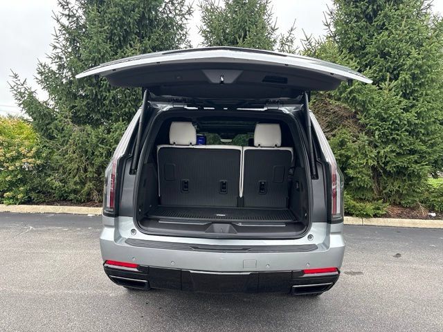 Certified 2025 Cadillac Escalade Sport Platinum w/ LPO, ONYX Package AWD/4WD image 5