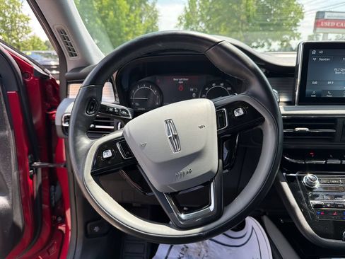 Used 2022 Lincoln Corsair AWD w/ Premium Package image 17