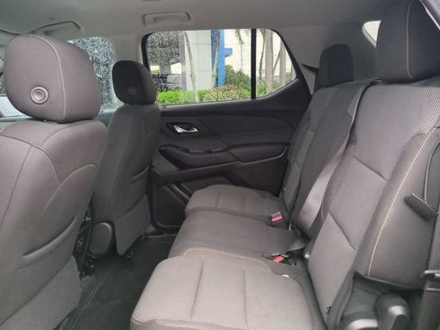 Used 2021 Chevrolet Traverse LS FWD image 17
