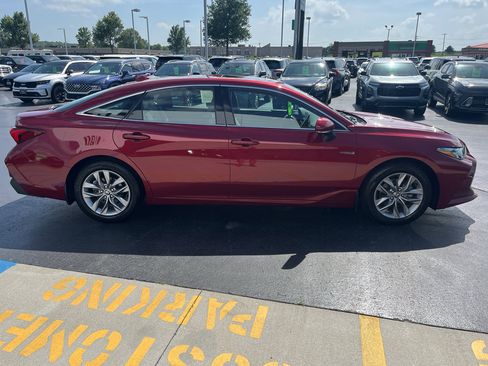 Used 2020 Toyota Avalon XLE w/ Moonroof Package FWD image 6