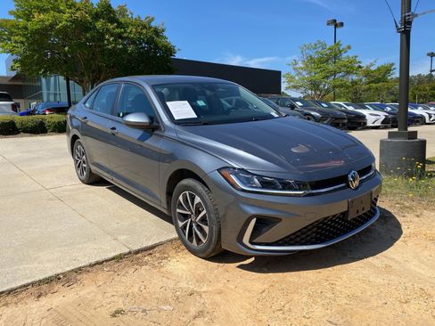 Used 2025 Volkswagen Jetta S image 8