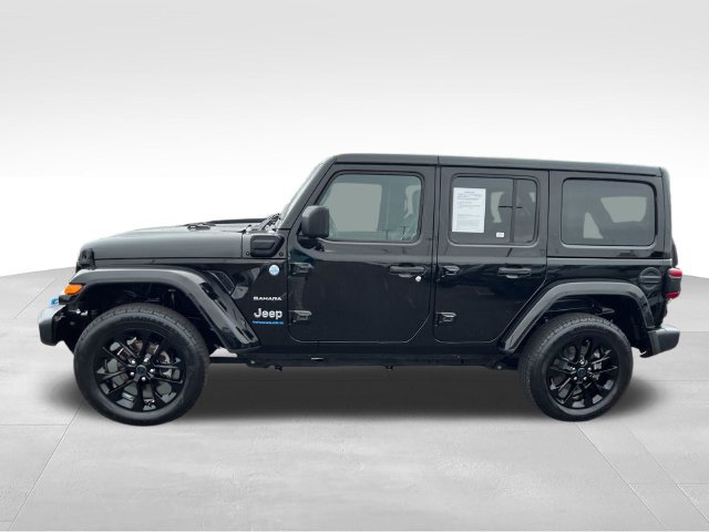 Used 2024 Jeep Wrangler Unlimited Sahara w/ Technology Group AWD/4WD image 2