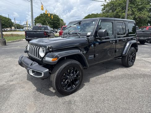 Certified 2025 Jeep Wrangler Unlimited Sahara w/ Safety Group AWD/4WD image 4