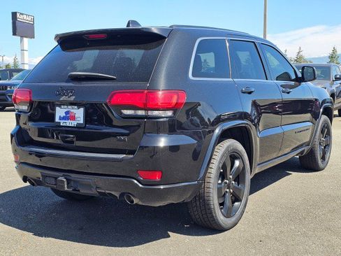 Used 2015 Jeep Grand Cherokee Laredo w/ Security & Convenience Group AWD/4WD image 3