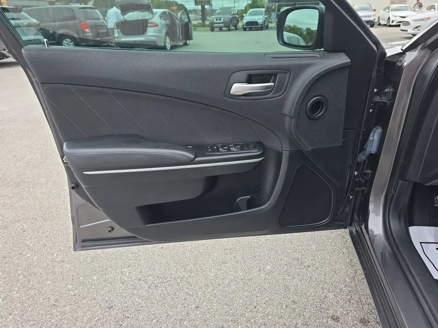 Used 2020 Dodge Charger SXT RWD image 13